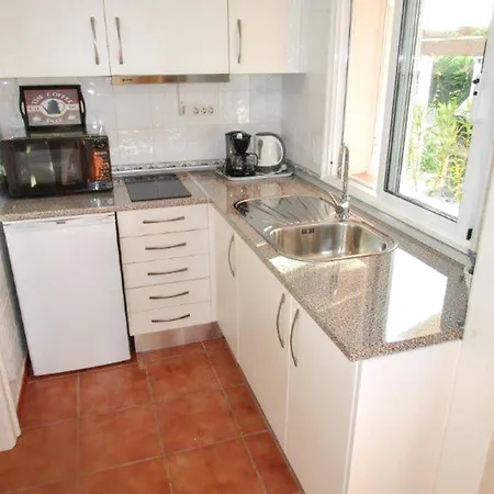 Charming House In With Pool Vakantiehuis