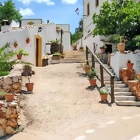 Charming House In With Pool *