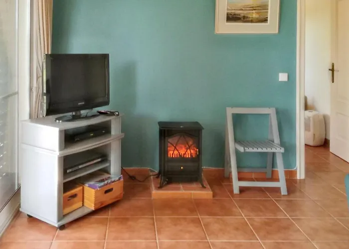 Charming House In With Pool 度假居 *