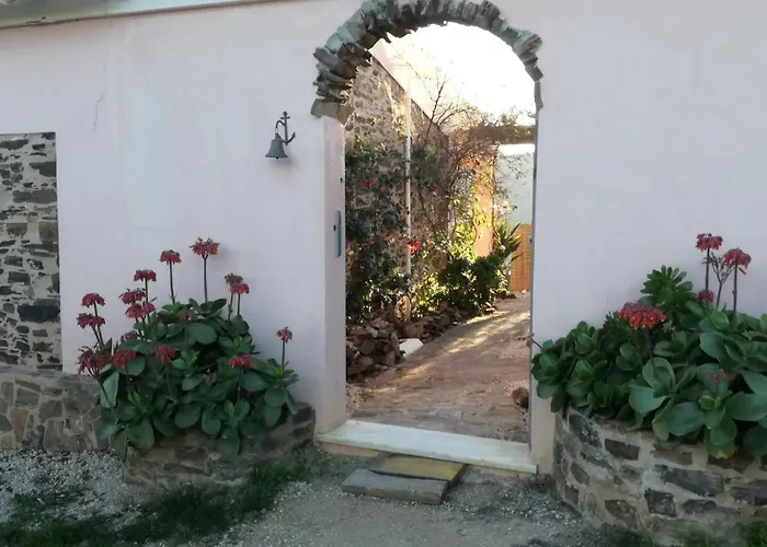 Charming House In With Pool Ferienhaus *