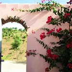 Dom wakacyjny Charming House In With Pool *